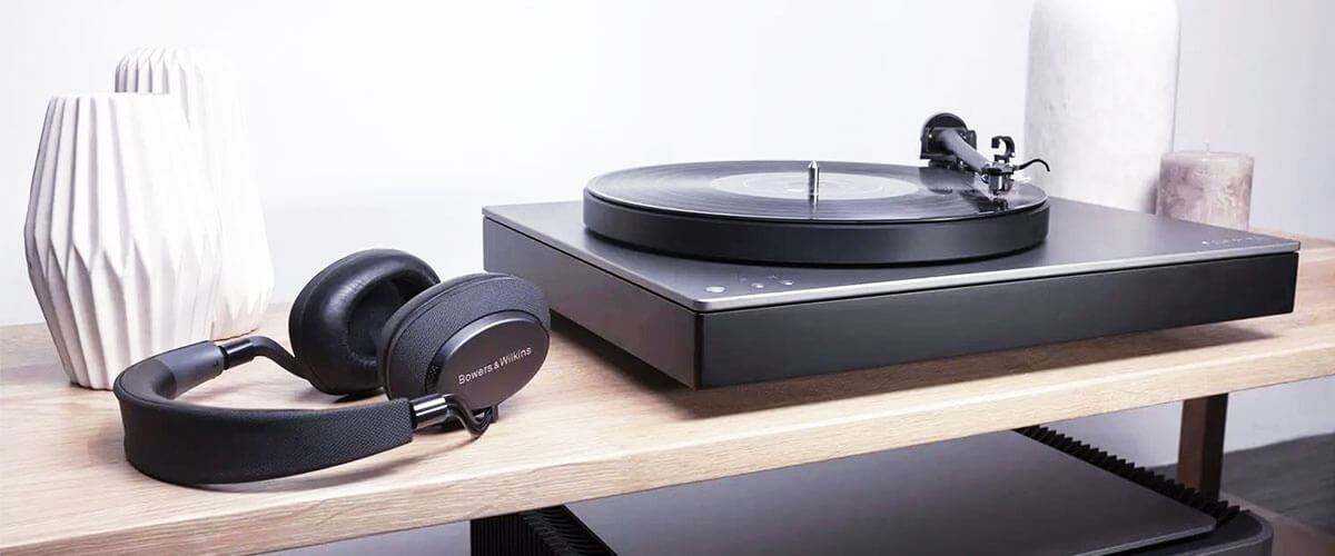 what are the advantages and disadvantages of direct-drive turntables over belt-drive turntables
